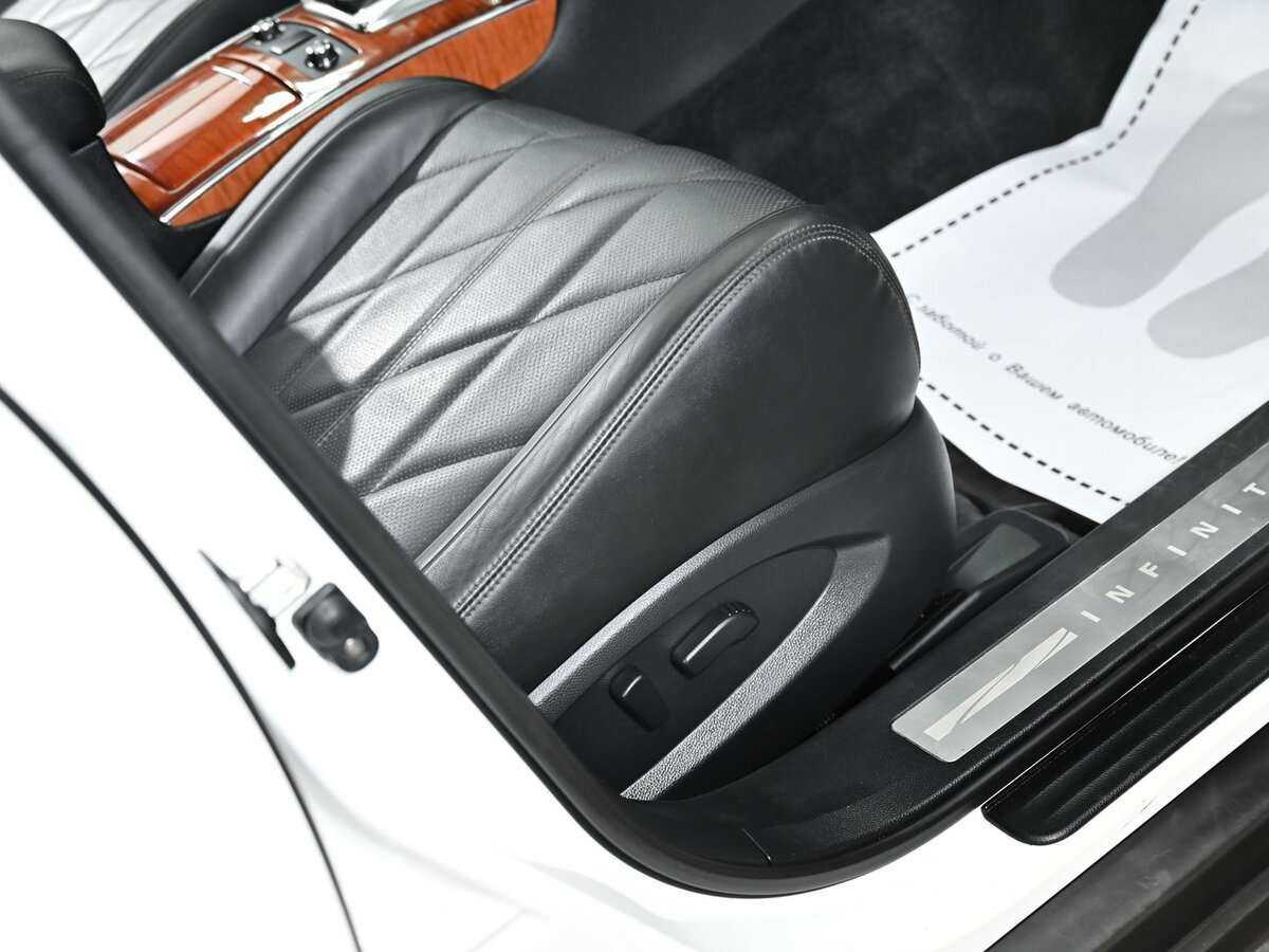 Купить Infiniti FX30d, 2012, 172 000 км, фото №17