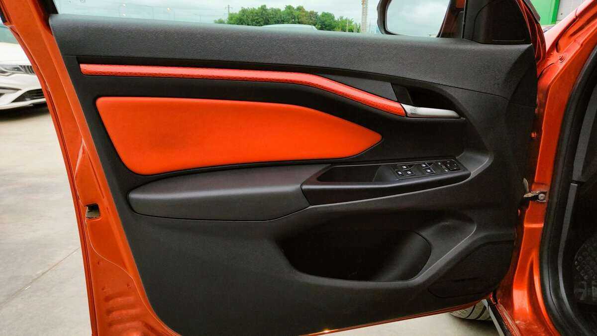 Купить Lada (ВАЗ) Vesta SW Cross, 2019, 87 000 км, фото №12