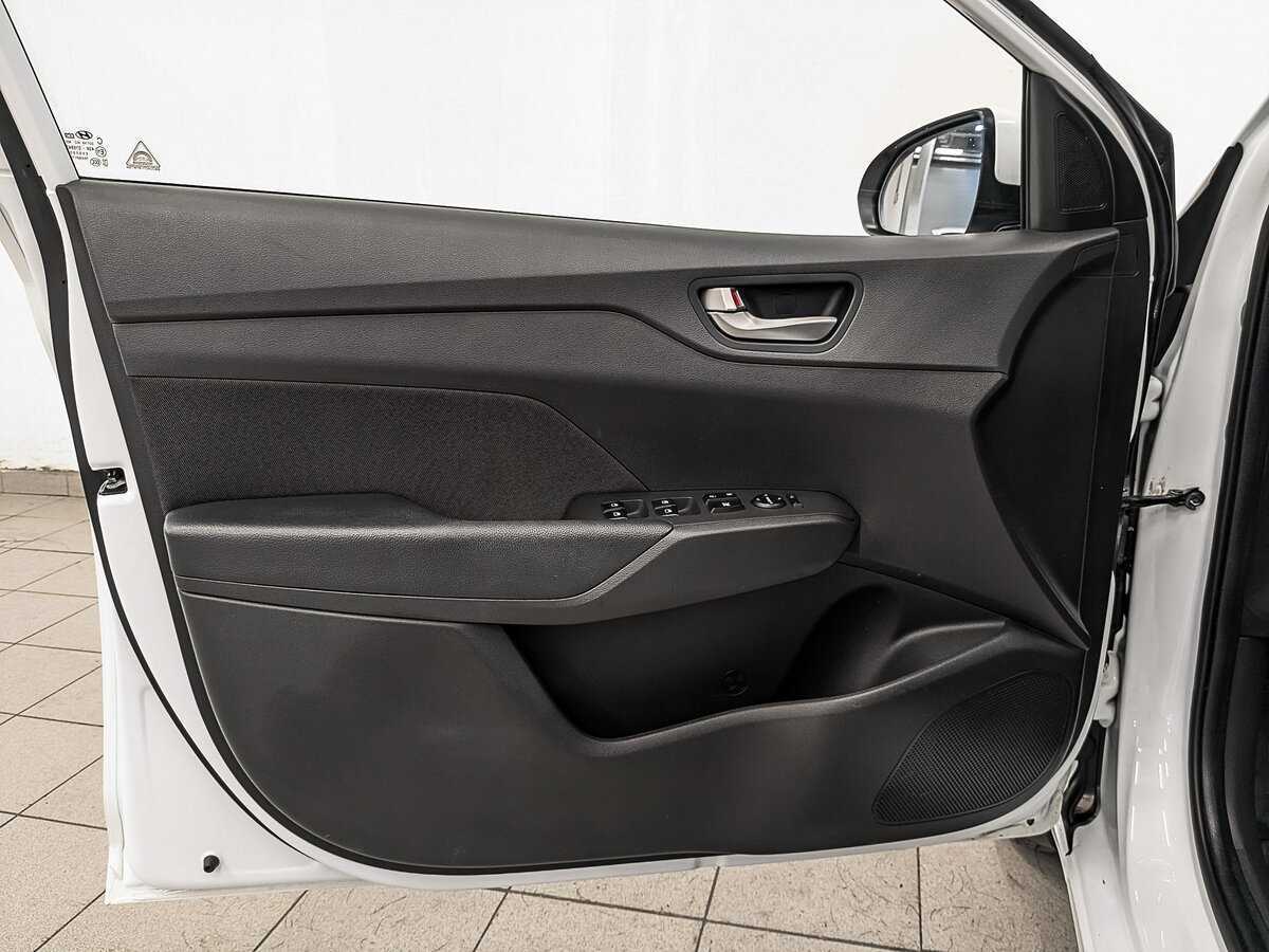 Купить Hyundai Solaris, 2019, 107 966 км, фото №17