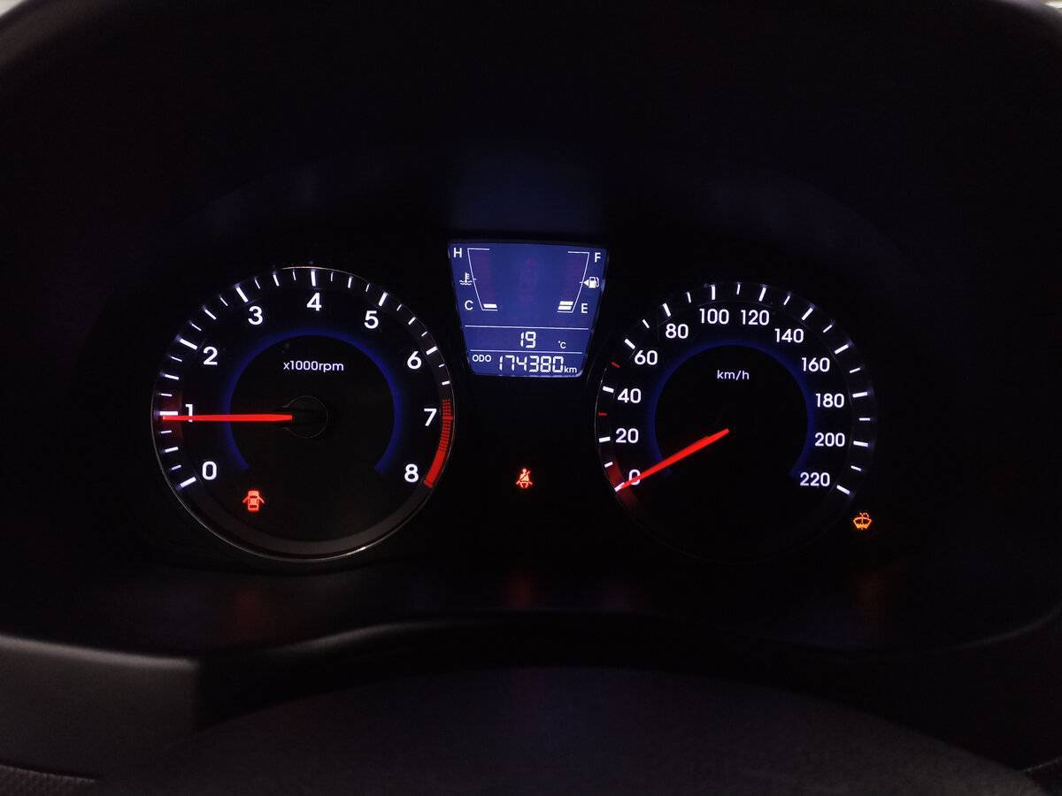 Купить Hyundai Solaris, 2013, 174 381 км, фото №13